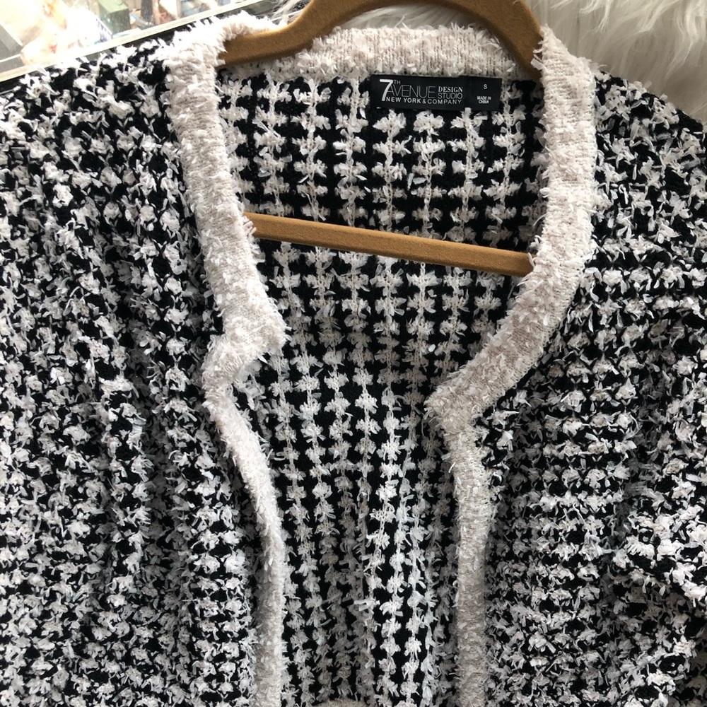 Soft, Houndstooth look blazer